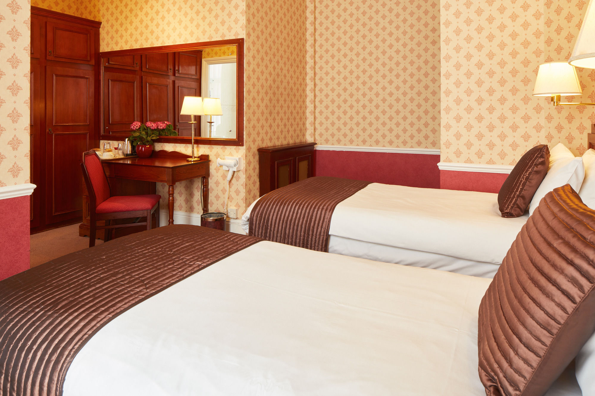 Фото The Diplomat Hotel