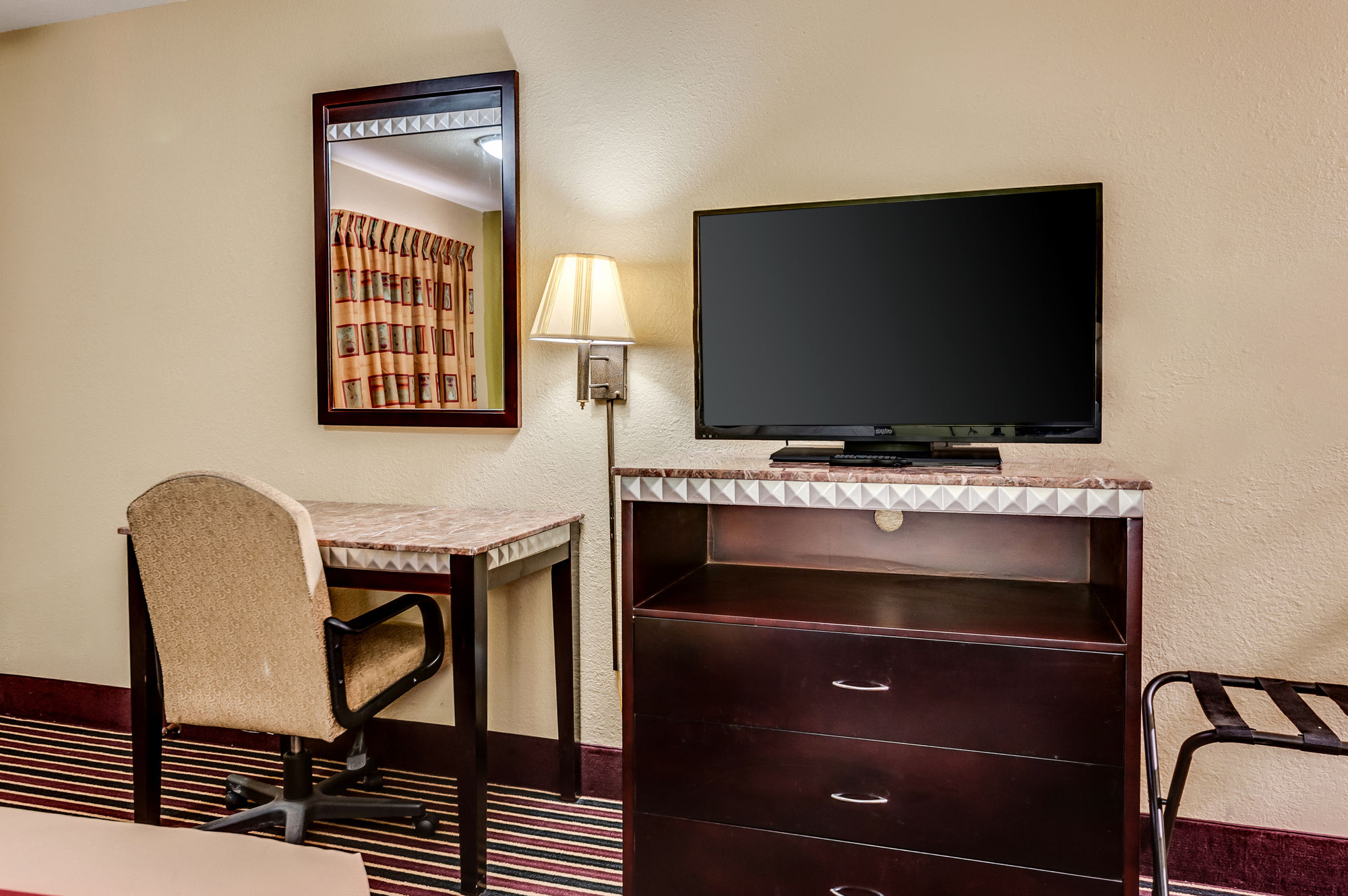 Фото Econo Lodge Lake Charles University Area