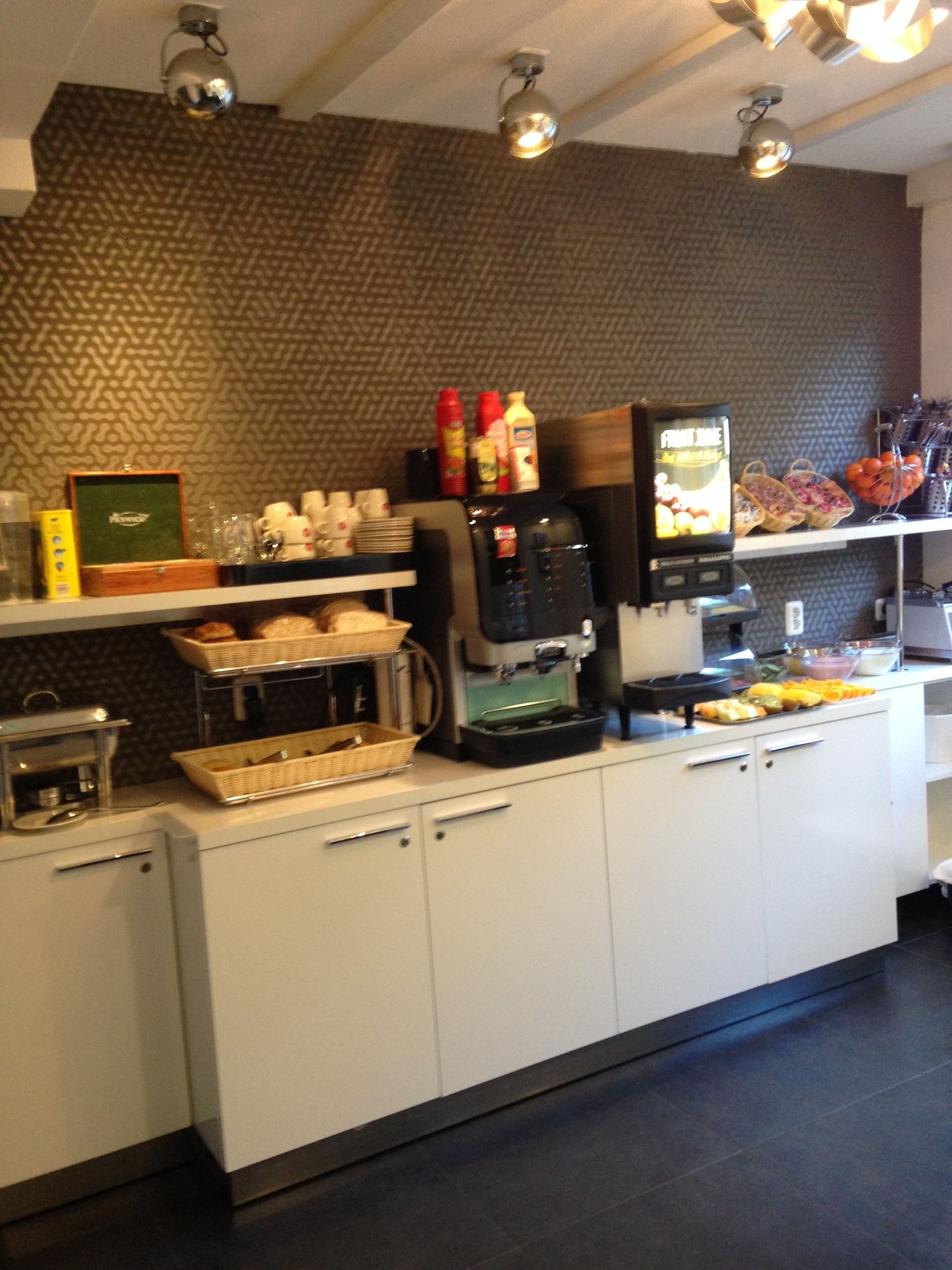 Фото Hotel Vossius Vondelpark