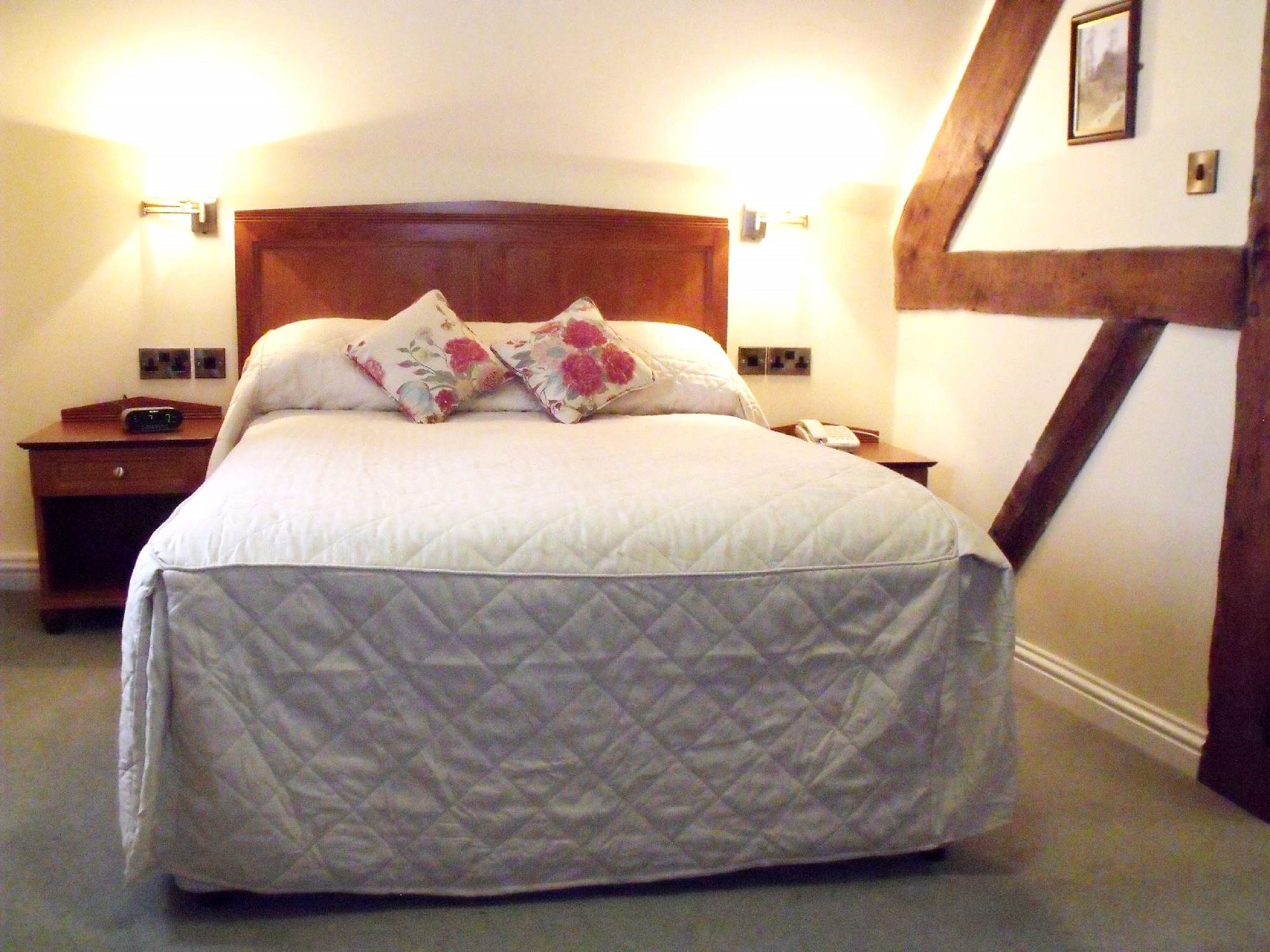 Фото The Feathers Hotel