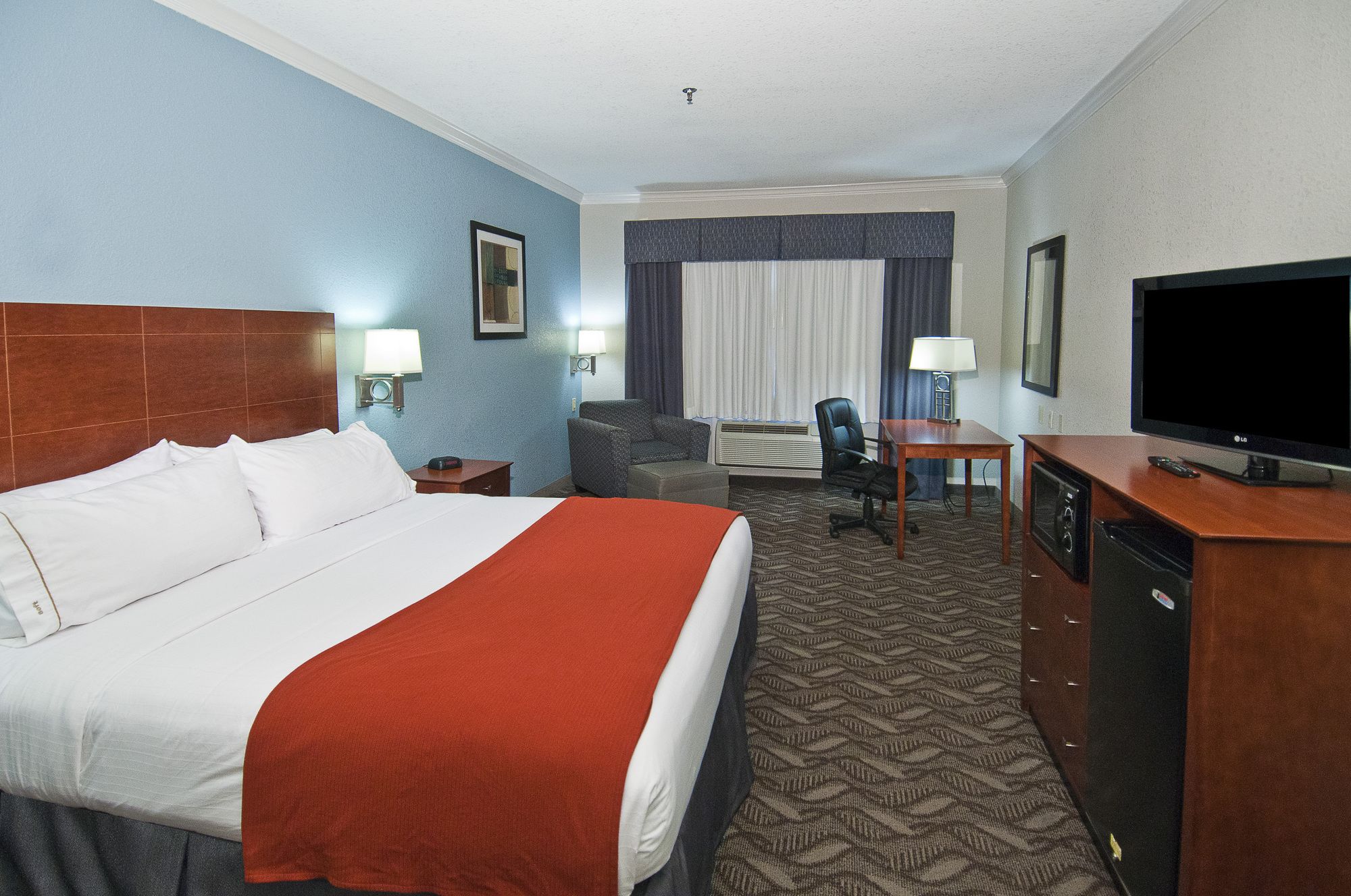 Фото Holiday Inn Express Hotel & Suites Lake Charles, an Ihg Hotel