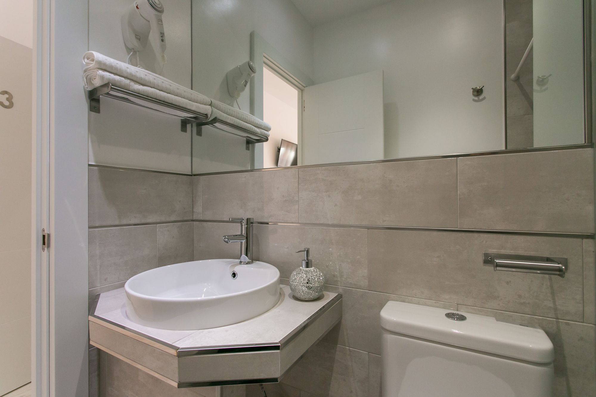 Фото Hostal Met Madrid