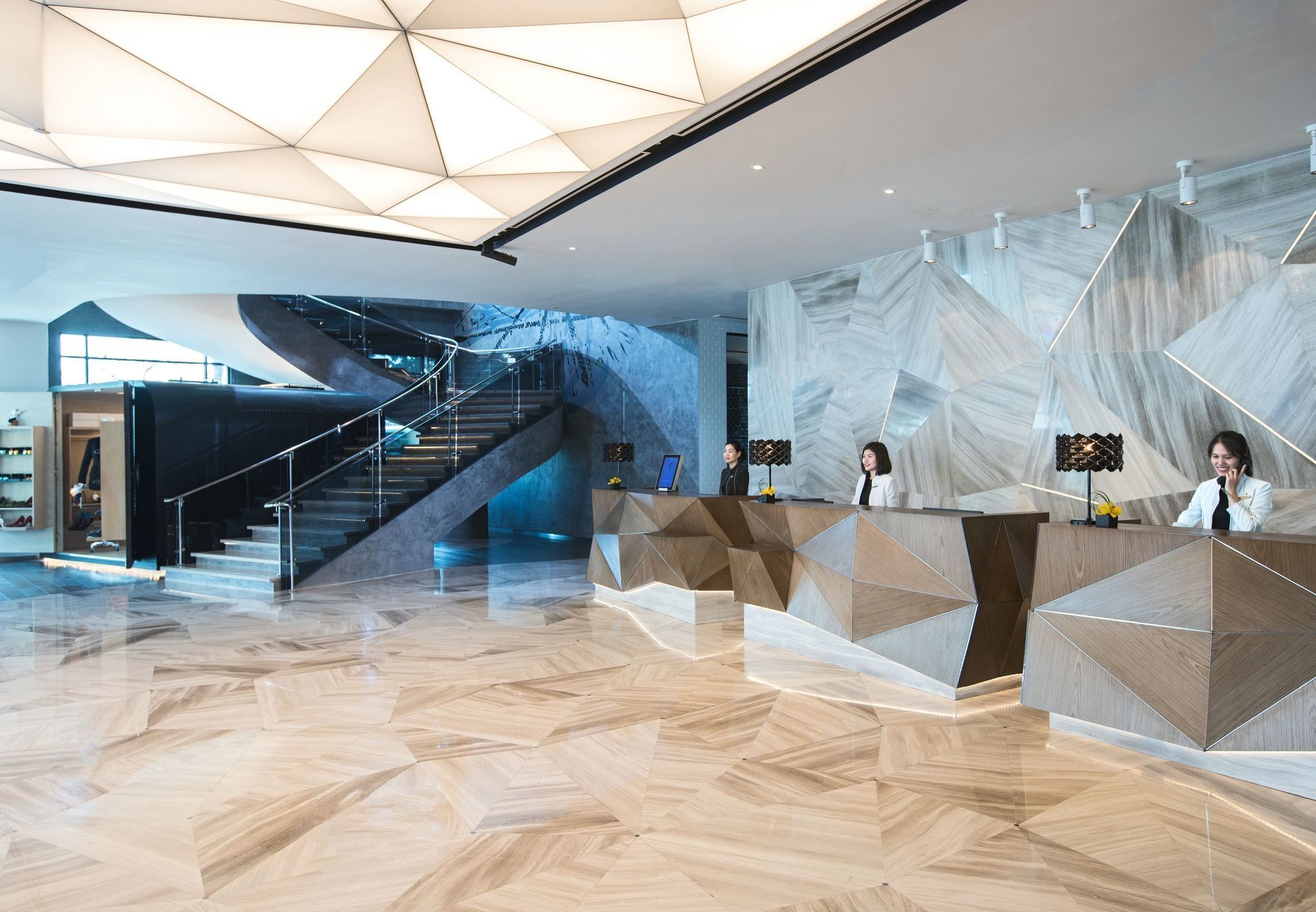 Фото Renaissance Riverside Hotel Saigon