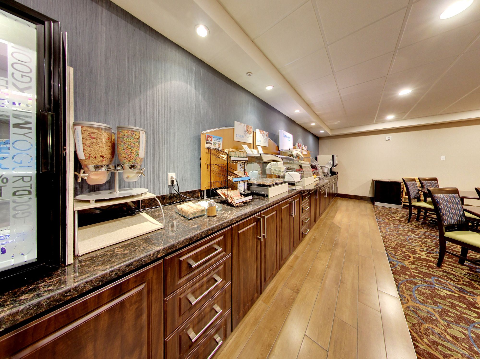 Фото Holiday Inn Express Edmonton-International Airport