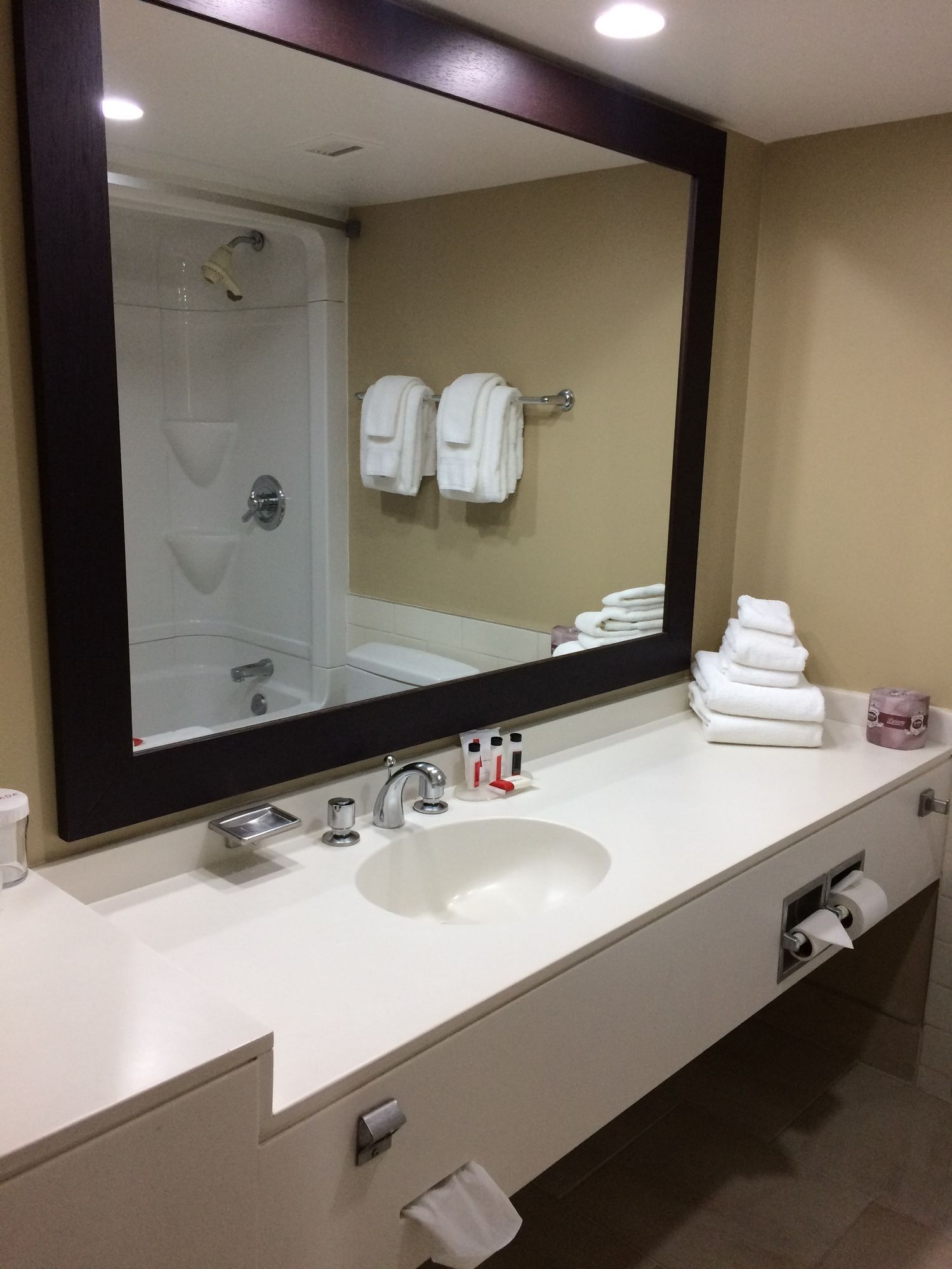 Фото Ramada by Wyndham Cornwall