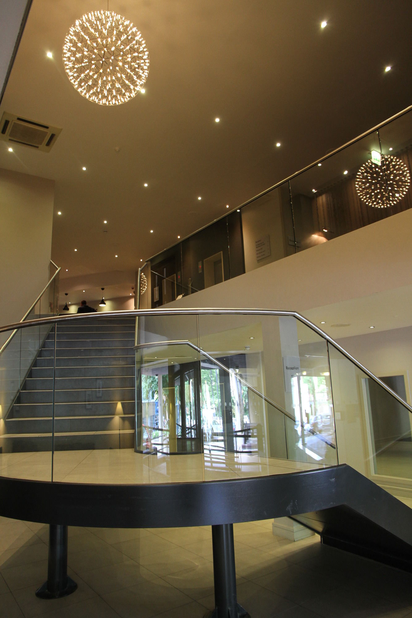 Фото DoubleTree by Hilton Bristol City Centre