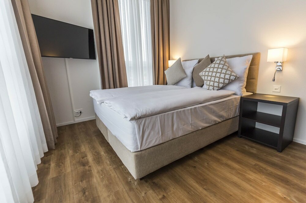 Фото Hotel Swiss Star