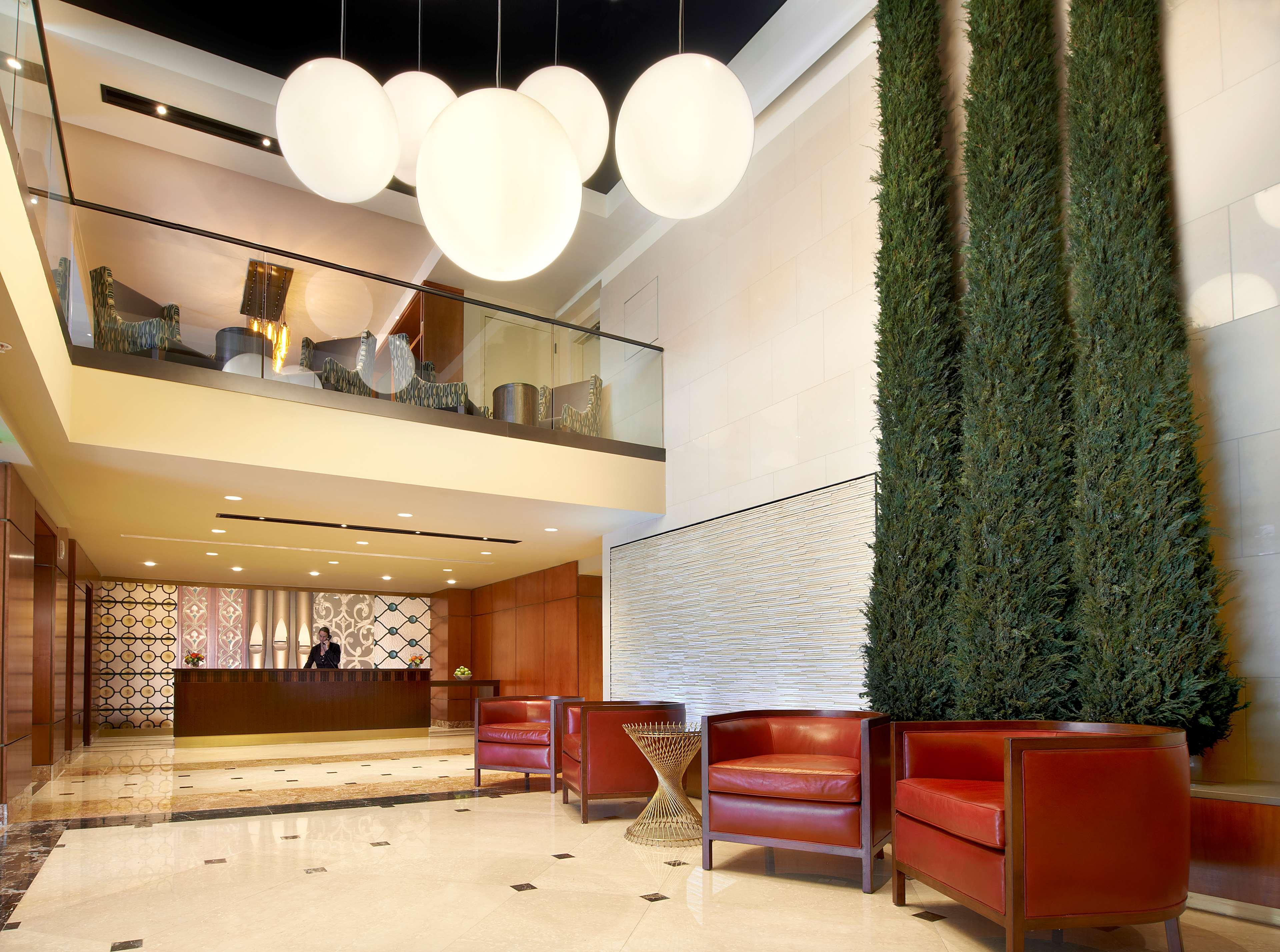 Фото Embassy Suites Baltimore-Downtown