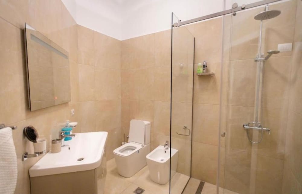 Фото Vila Ferdinand Modern Rooms In Tirana