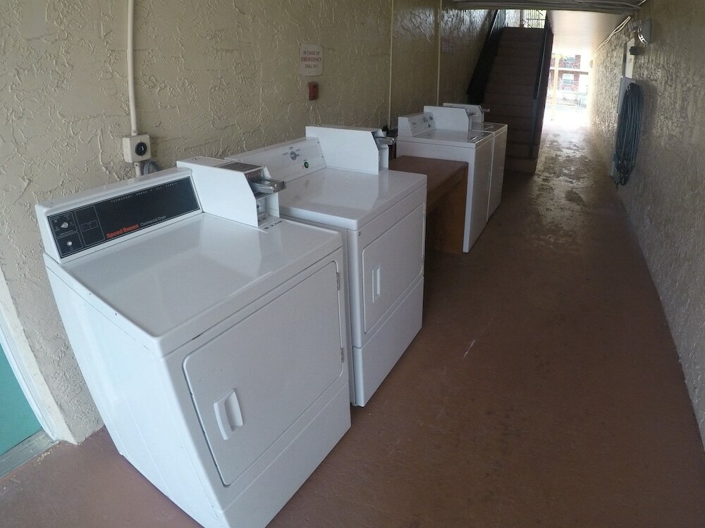 Фото Shining Light Inn & Suites