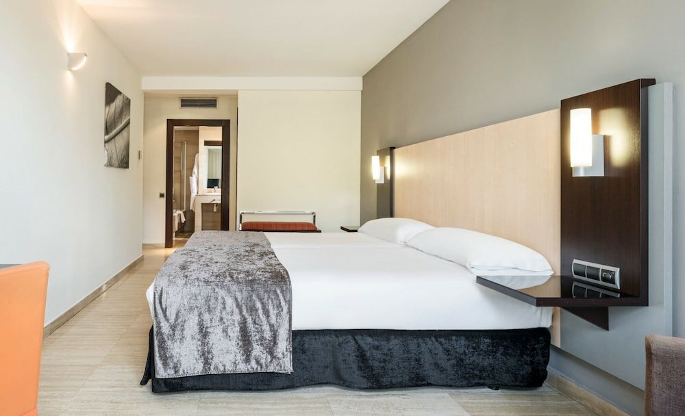 Фото Hotel Ilunion Almirante