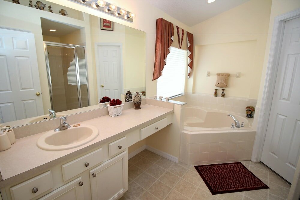 Фото Allamanda Holiday Home 4 Bedroom