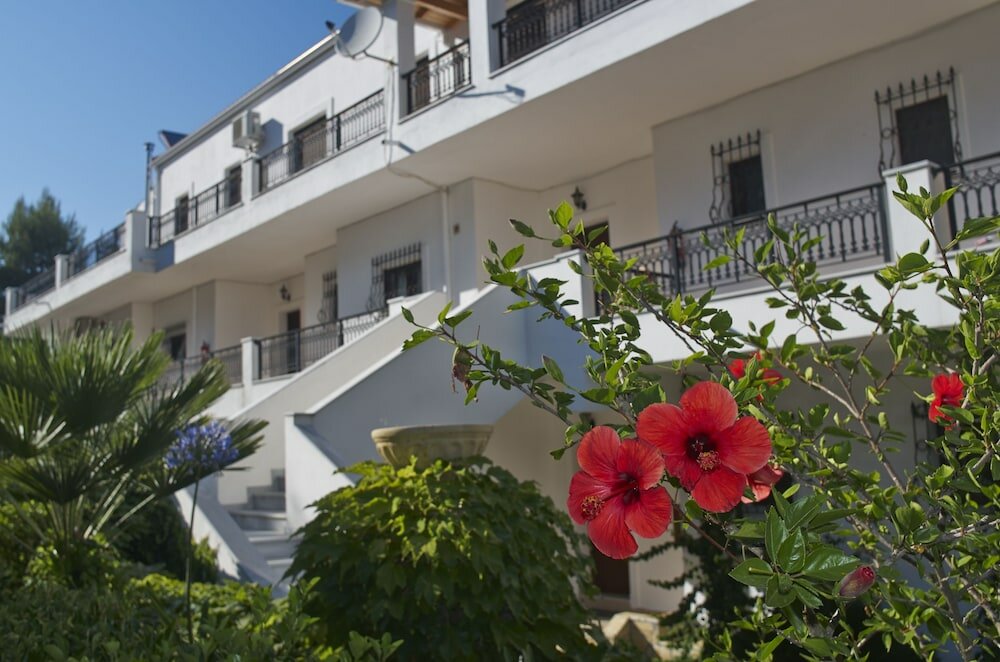 Фото Marialice Apartments