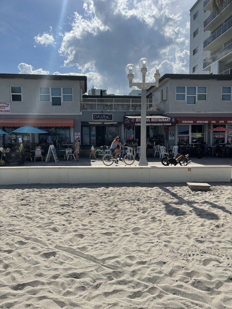 Фото Golden Sand Oceanfront