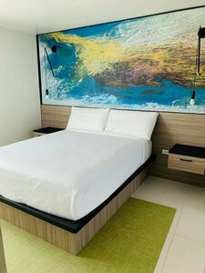 Гостиница The Tryst Beachfront Hotel