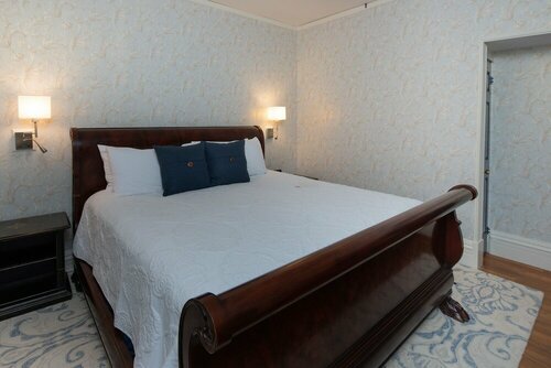 Внешний вид отеля Strong House Inn в Вердженсе, фото 4