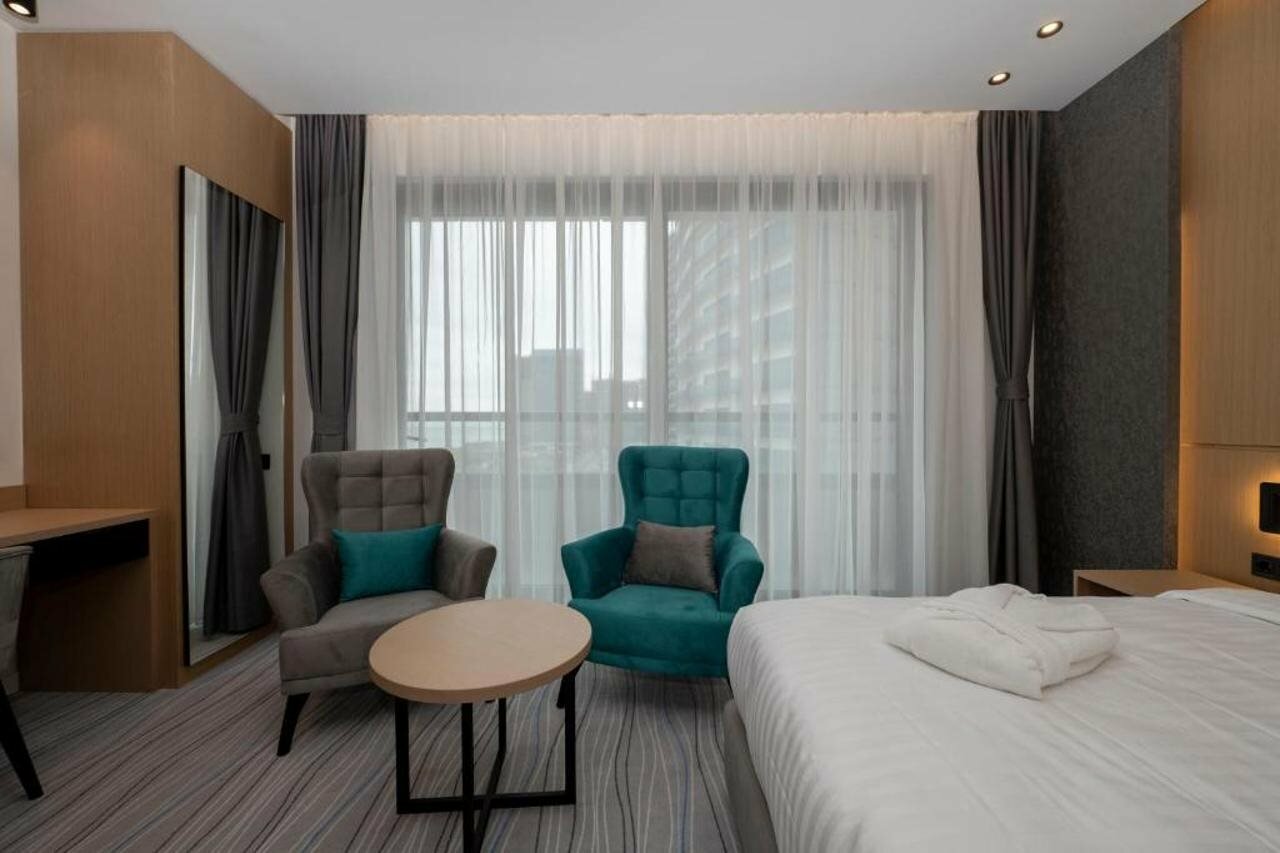 Фото The Grandeur Hotel