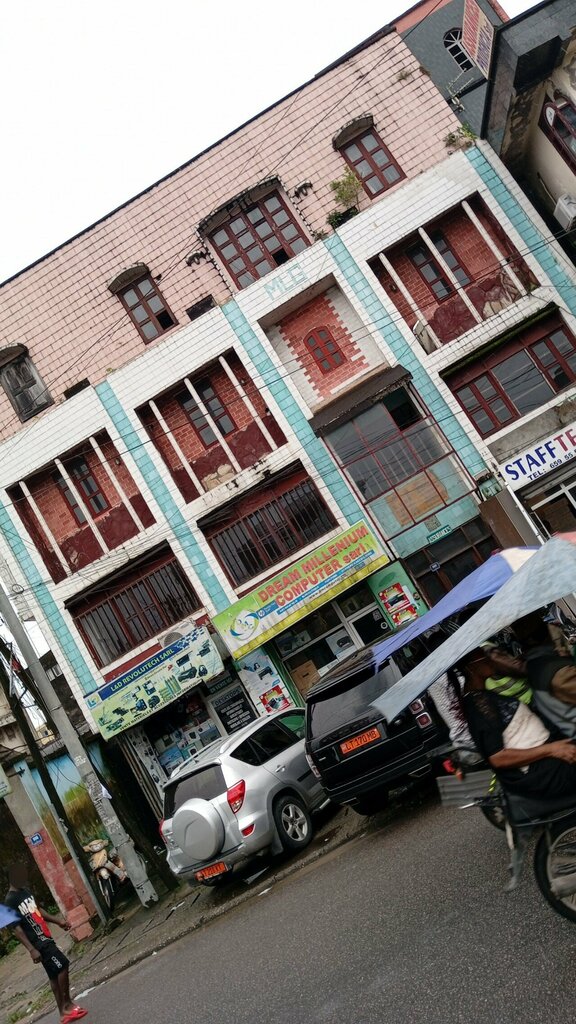 Computer store Dream Millenium Computer, Douala, photo