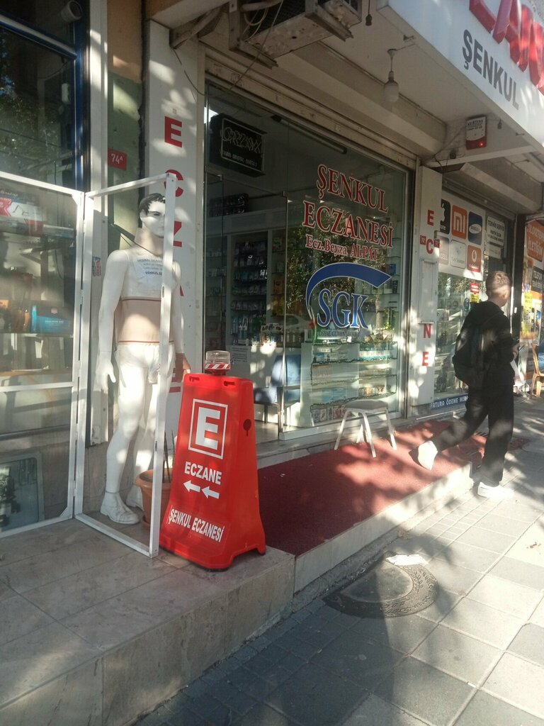 Eczaneler Şenkul Eczanesi, İstanbul, foto