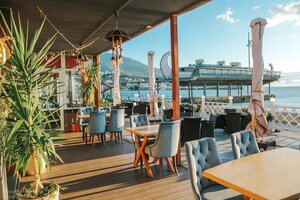 Mayak (набережная имени В.И. Ленина, 10), restaurant