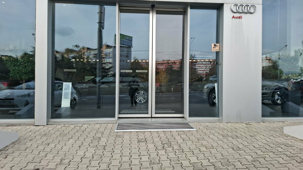 Car dealership Iberia Auto Center, Tbilisi, photo