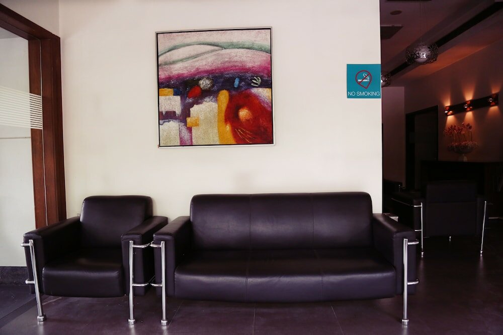 Фото Oyo 697 The Sirona Hotel