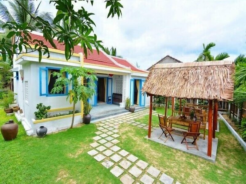 Гостиница Local Beach Homestay в Хойане