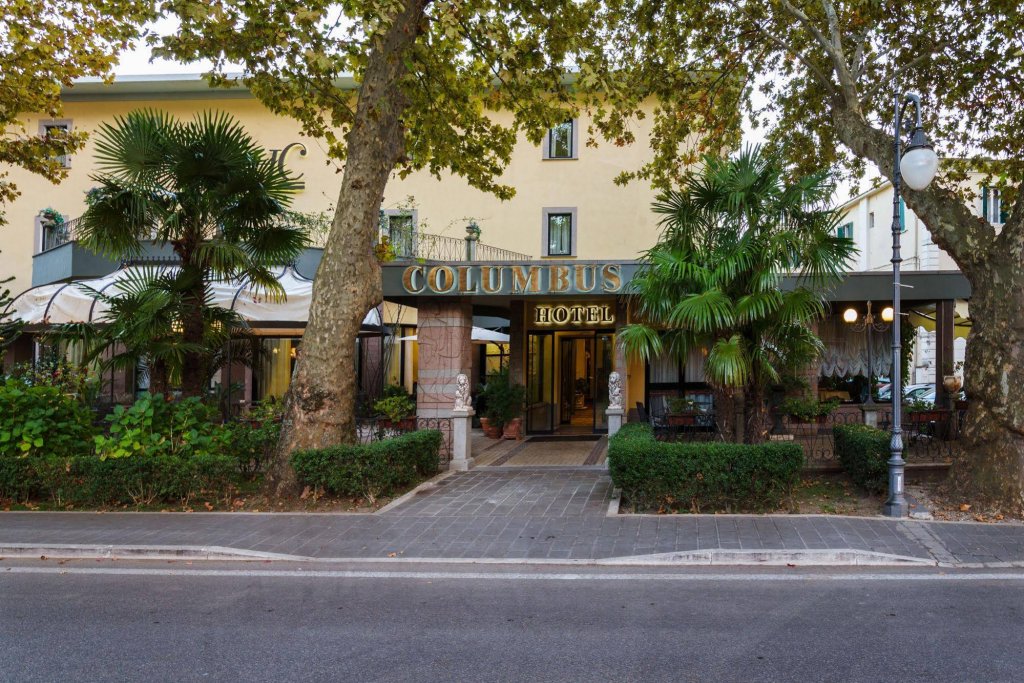 Фото отеля 1