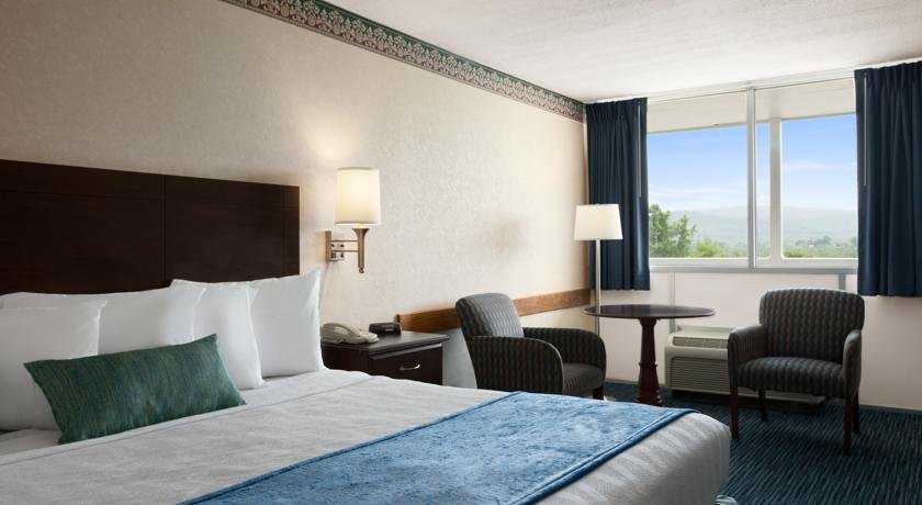 Фото Days Inn by Wyndham Waynesboro