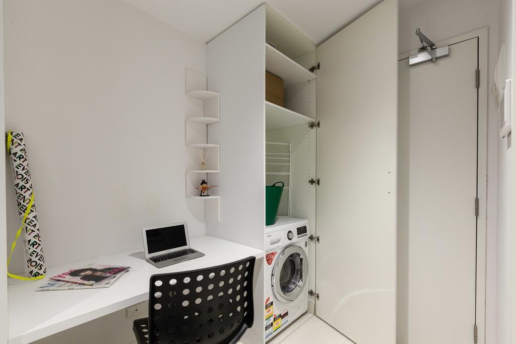 Фото Little Collins St - Beyond A Room Private Apartments