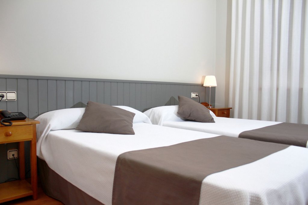 Фото Hotel Isabel de Segura