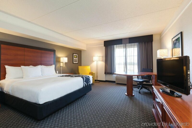 Гостиница La Quinta Inn & Suites by Wyndham Dallas North Central в Далласе