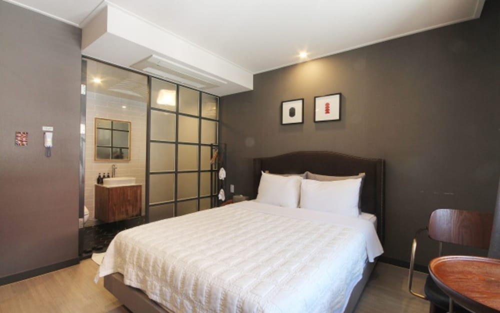 Фото Brown-dot Changwon Myeongseo Convention