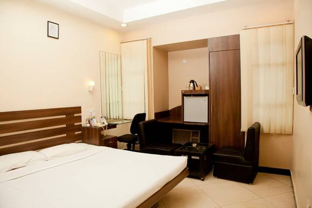 Фото Hotel Sheela Towers