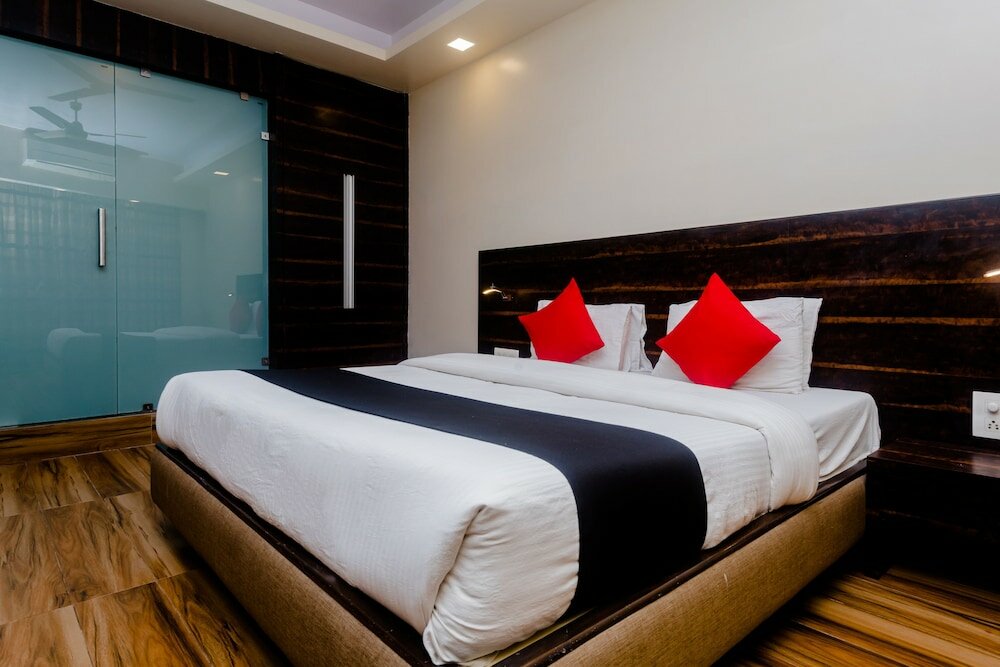 Фото Capital O 27600 Hotel Sai Plaza