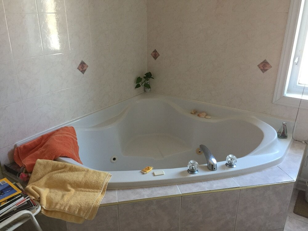 Фото Cozy water front Montreal