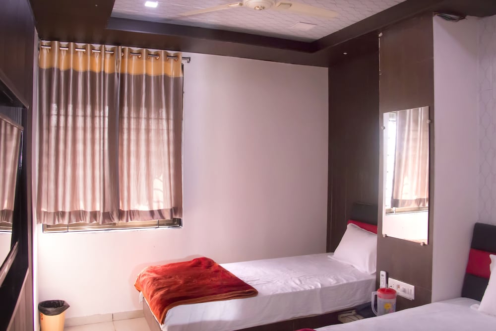 Фото Hotel Shree Palace & Restaurant