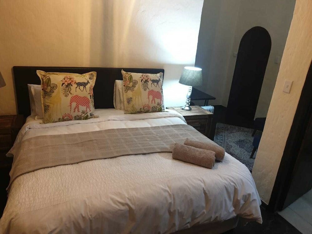 Фото Airport Tower Lodge