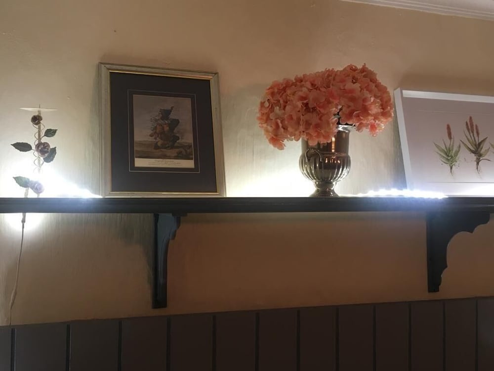 Фото Airport Tower Lodge