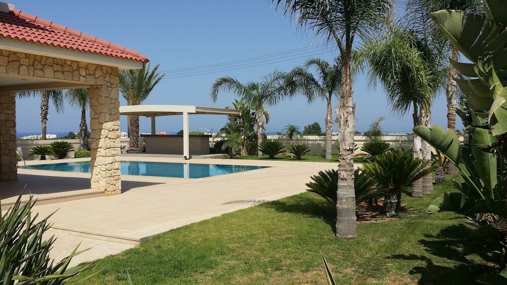 Фото Noufaro Luxury Villa