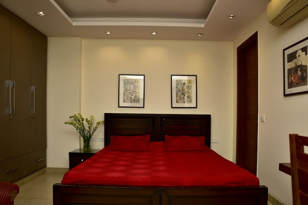 Фото Woodpecker Service Apartments Green Park