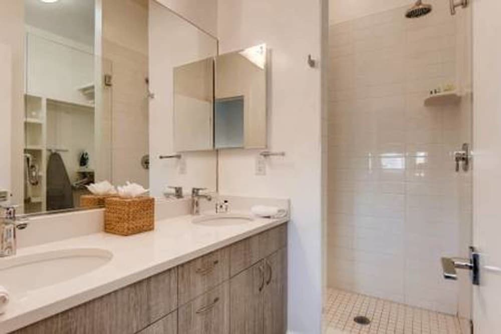 Фото The Highland Square Experience Lohi Townhome With Hot Tub