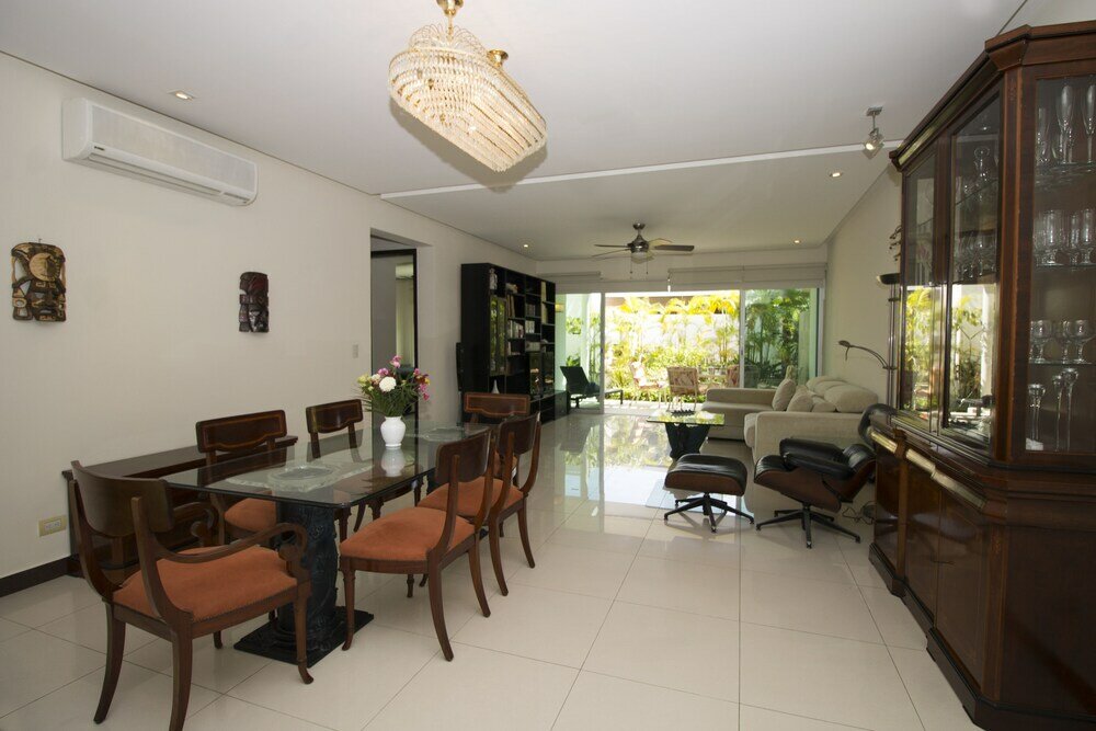 Фото Downtown Apartment Oasis 12