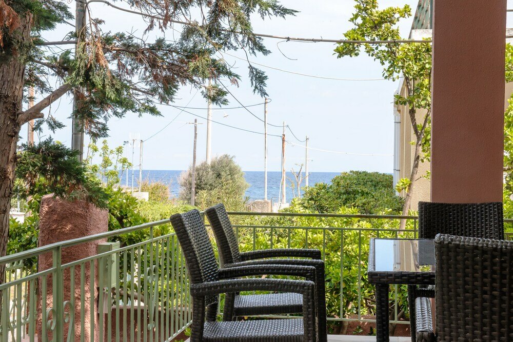 Фото Peris Beach Villa Galaxy near Athens Airport