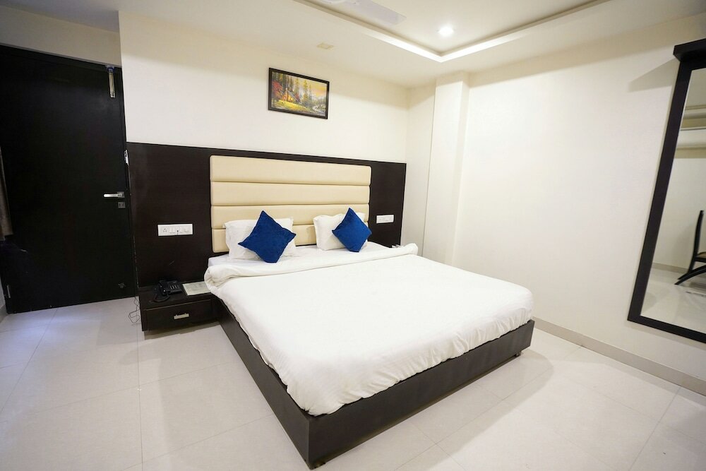 Фото Hotel Suryansh