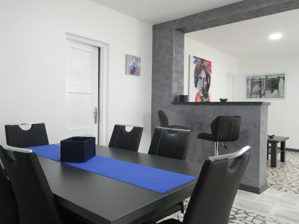 Фото Petrovac Holiday House with pool