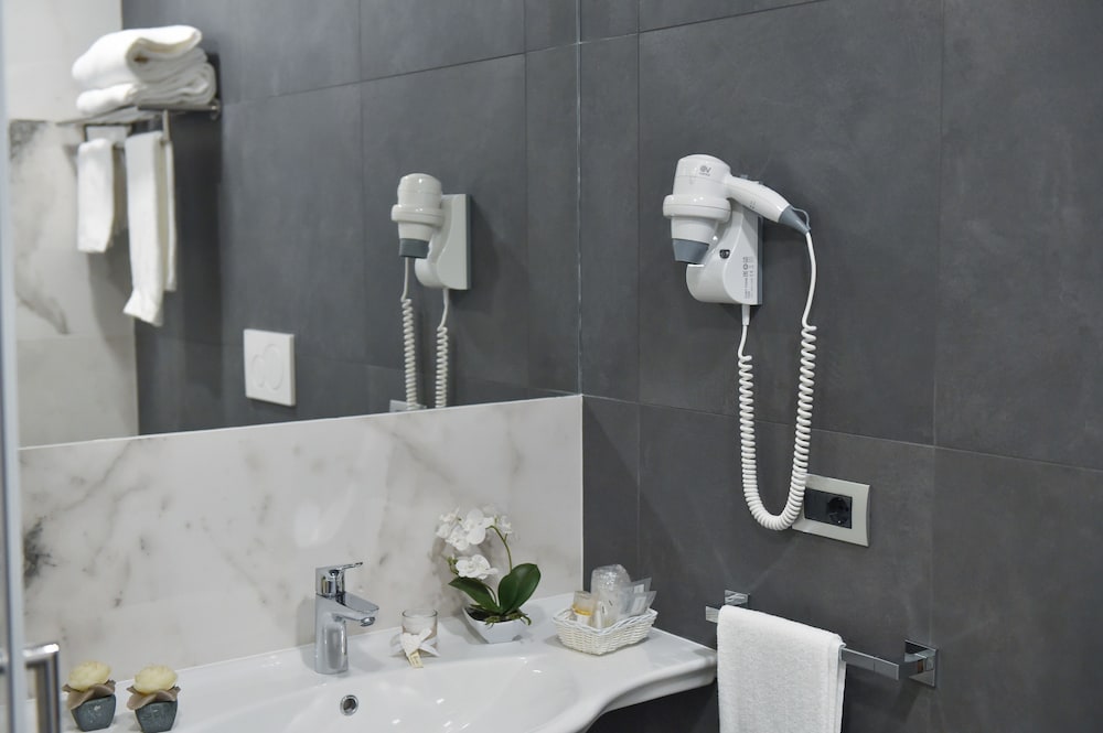 Фото Pompei Inn Ruins Luxury Suites