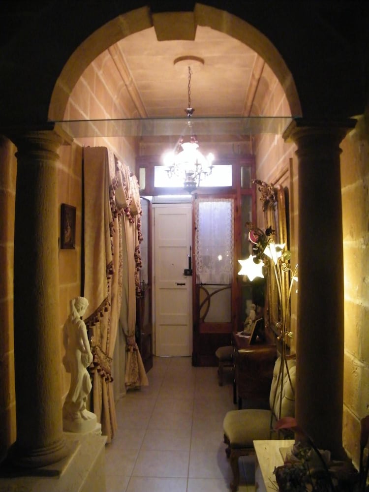 Фото Nocturne Family House