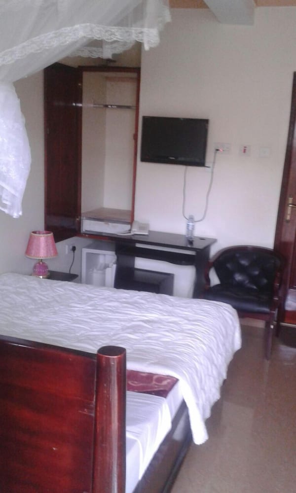 Фото United Motel Entebbe