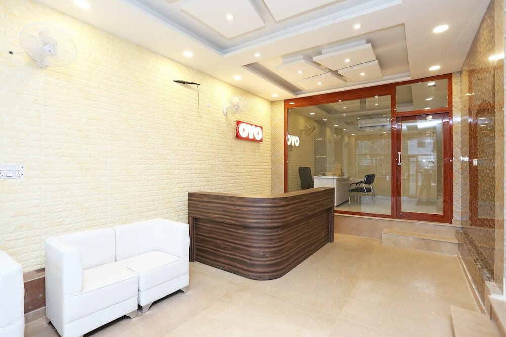 Фото Capital O 15566 Hotel Rosewood Inn